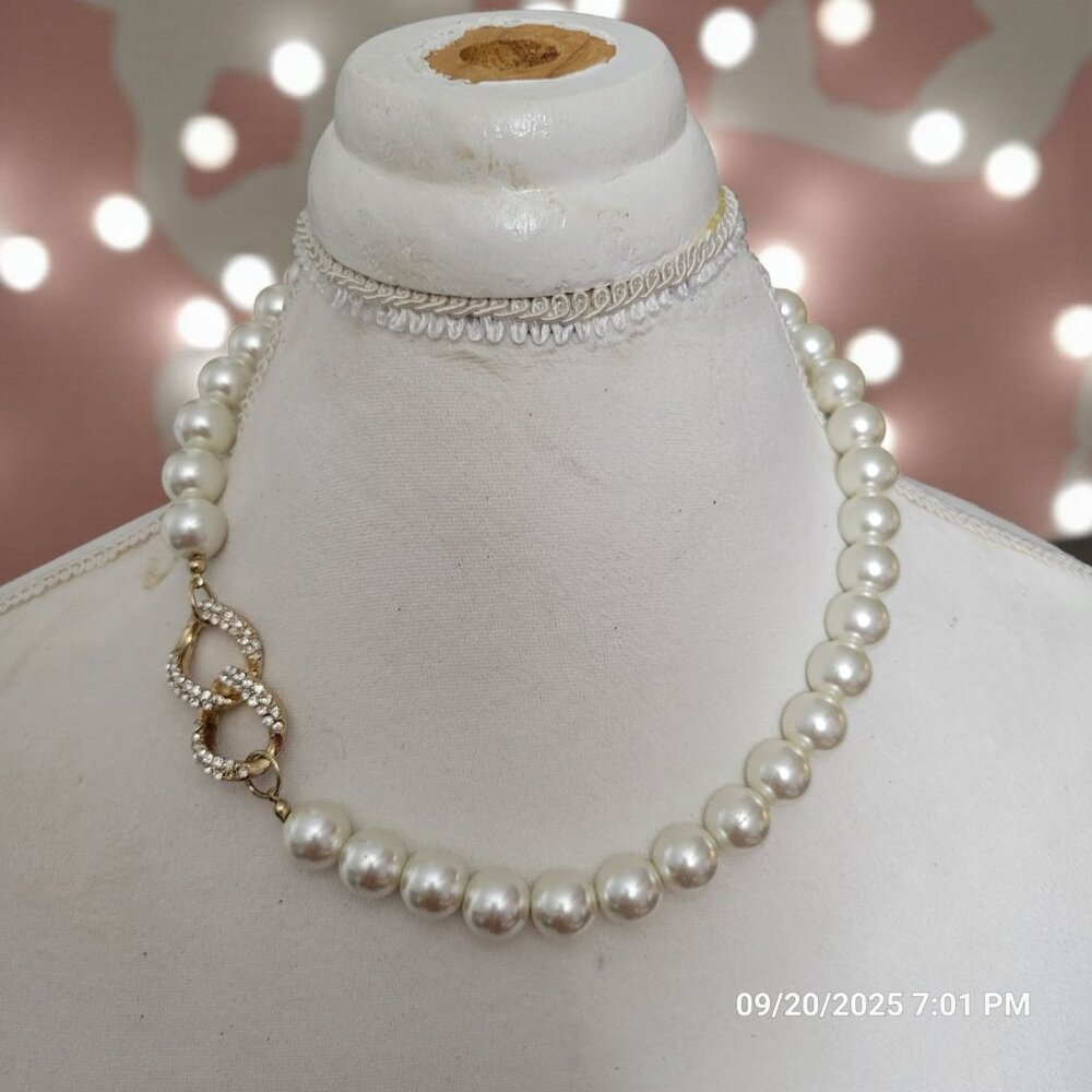 Faux pearl Choker Clear Side rhinestone In Goldtone Old Hollywood Setting  20"